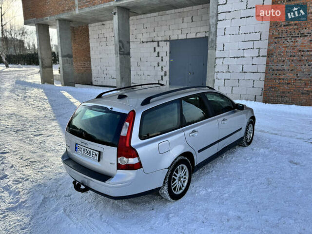 Сірий Вольво V50, об'ємом двигуна 1.8 л та пробігом 228 тис. км за 3500 $, фото 1 на Automoto.ua