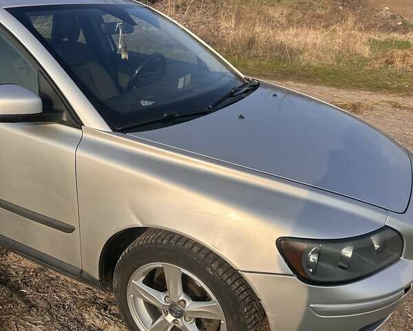Серый Вольво В50, объемом двигателя 2 л и пробегом 230 тыс. км за 5200 $, фото 1 на Automoto.ua