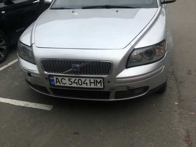 Вольво В50 2006 в Луцке на Automoto.ua Серый Вольво В50, объемом двигателя 2 л и пробегом 270 тыс. км за 4700 $, фото 1 на Automoto.ua