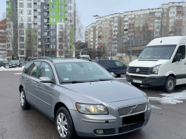 Серый Вольво В50, объемом двигателя 2 л и пробегом 340 тыс. км за 3100 $, фото 1 на Automoto.ua