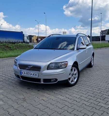 Сірий Вольво V50, об'ємом двигуна 2.44 л та пробігом 317 тис. км за 6600 $, фото 1 на Automoto.ua