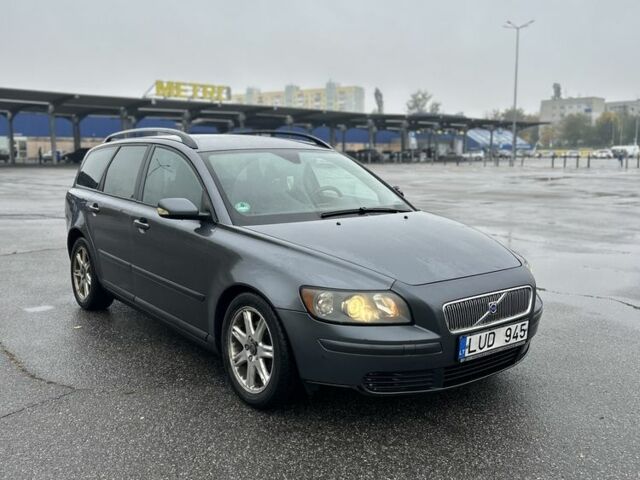 Сірий Вольво V50, об'ємом двигуна 2 л та пробігом 421 тис. км за 3100 $, фото 1 на Automoto.ua