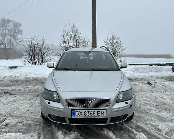 Серый Вольво В50, объемом двигателя 1.8 л и пробегом 250 тыс. км за 4000 $, фото 1 на Automoto.ua