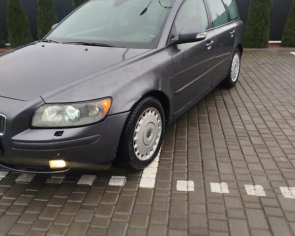 Сірий Вольво V50, об'ємом двигуна 2 л та пробігом 300 тис. км за 2750 $, фото 1 на Automoto.ua