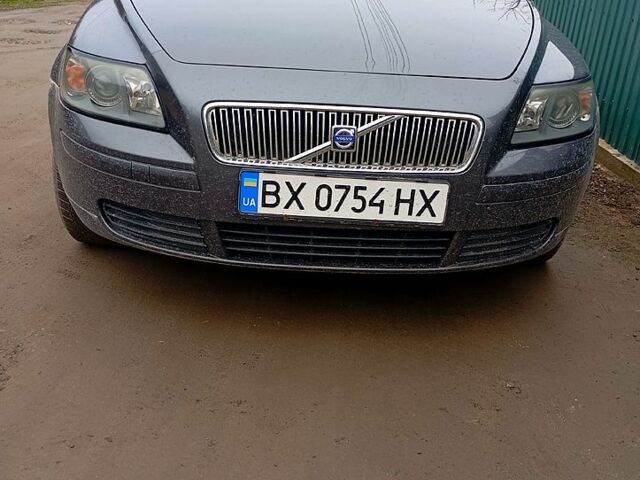 Серый Вольво В50, объемом двигателя 1.6 л и пробегом 21900 тыс. км за 6000 $, фото 1 на Automoto.ua