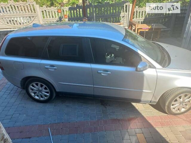 Сірий Вольво V50, об'ємом двигуна 2 л та пробігом 300 тис. км за 5500 $, фото 1 на Automoto.ua