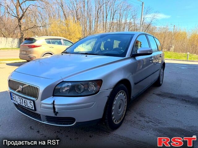 Сірий Вольво V50, об'ємом двигуна 2 л та пробігом 126 тис. км за 2500 $, фото 1 на Automoto.ua