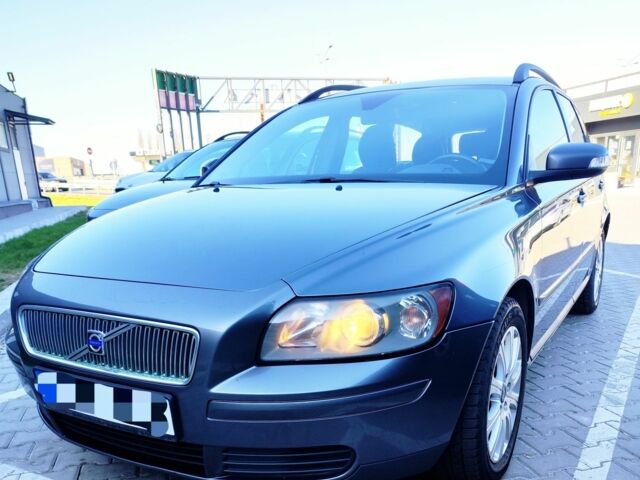 Серый Вольво В50, объемом двигателя 2 л и пробегом 380 тыс. км за 2700 $, фото 1 на Automoto.ua