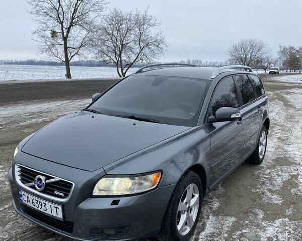 Серый Вольво В50, объемом двигателя 2 л и пробегом 290 тыс. км за 6400 $, фото 1 на Automoto.ua