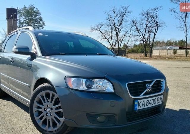 Серый Вольво В50, объемом двигателя 2 л и пробегом 338 тыс. км за 6500 $, фото 1 на Automoto.ua