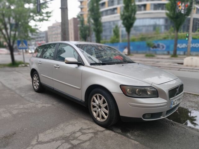 Сірий Вольво V50, об'ємом двигуна 2.4 л та пробігом 400 тис. км за 3500 $, фото 1 на Automoto.ua