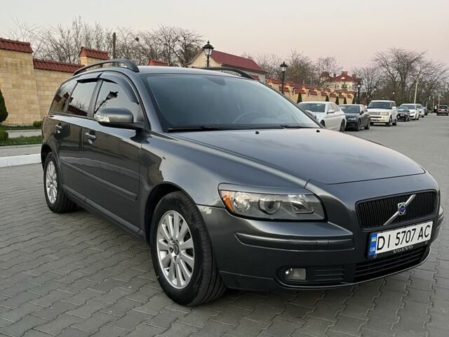 Сірий Вольво V50, об'ємом двигуна 2 л та пробігом 256 тис. км за 6500 $, фото 1 на Automoto.ua
