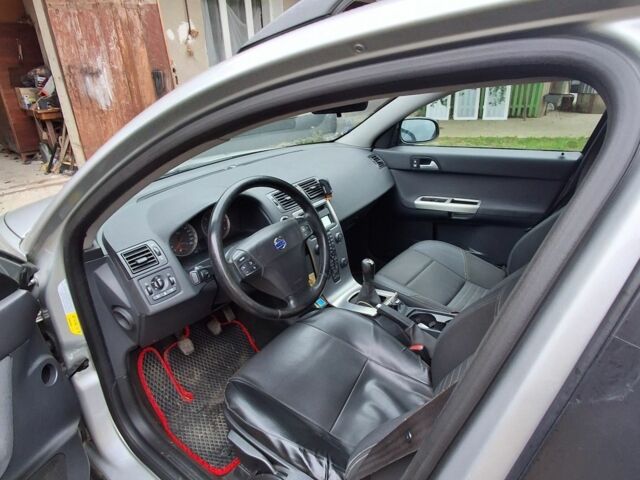 Сірий Вольво V50, об'ємом двигуна 2 л та пробігом 295 тис. км за 7500 $, фото 1 на Automoto.ua