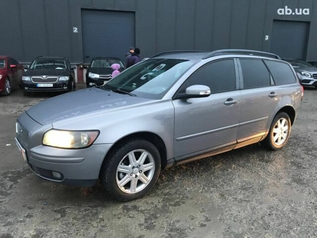 Серый Вольво В50, объемом двигателя 1.6 л и пробегом 367 тыс. км за 6490 $, фото 1 на Automoto.ua