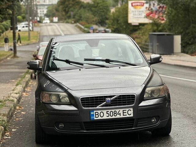 Серый Вольво В50, объемом двигателя 2 л и пробегом 385 тыс. км за 5200 $, фото 1 на Automoto.ua