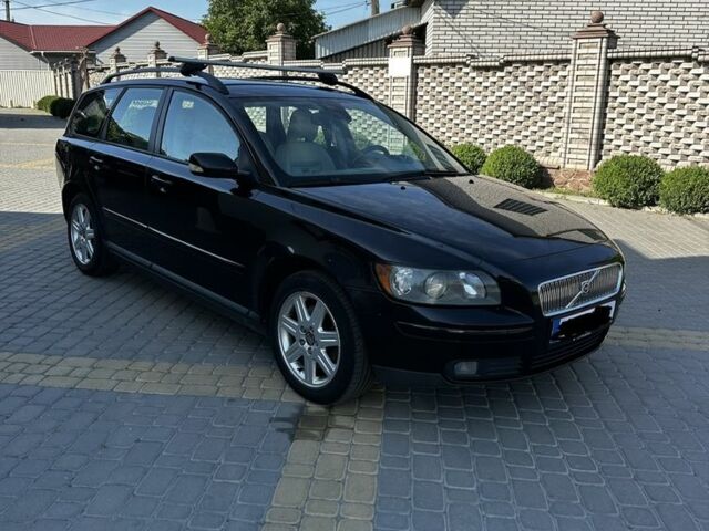 Сірий Вольво V50, об'ємом двигуна 2 л та пробігом 300 тис. км за 3357 $, фото 1 на Automoto.ua