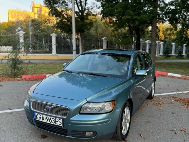 Сірий Вольво V50, об'ємом двигуна 2 л та пробігом 300 тис. км за 2850 $, фото 1 на Automoto.ua
