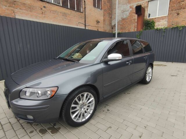 Сірий Вольво V50, об'ємом двигуна 2 л та пробігом 348 тис. км за 3700 $, фото 1 на Automoto.ua