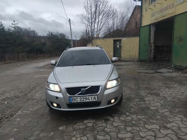 Серый Вольво В50, объемом двигателя 1.6 л и пробегом 294 тыс. км за 6800 $, фото 1 на Automoto.ua
