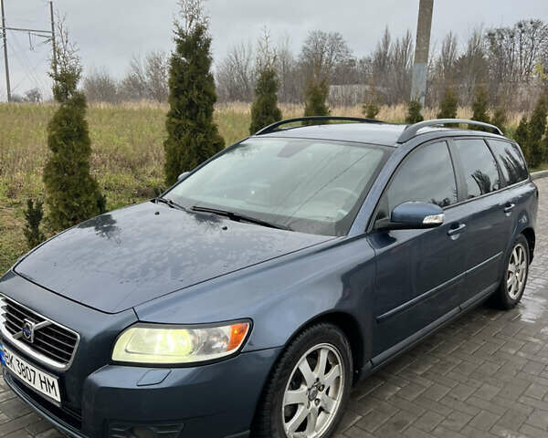 Серый Вольво В50, объемом двигателя 1.56 л и пробегом 389 тыс. км за 4950 $, фото 1 на Automoto.ua