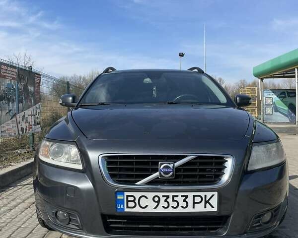 Серый Вольво В50, объемом двигателя 2 л и пробегом 240 тыс. км за 6300 $, фото 1 на Automoto.ua