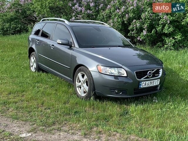 Серый Вольво В50, объемом двигателя 2 л и пробегом 290 тыс. км за 6200 $, фото 1 на Automoto.ua