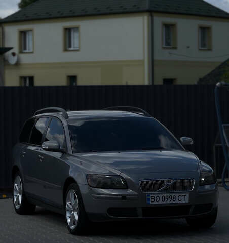 Серый Вольво В50, объемом двигателя 2 л и пробегом 261 тыс. км за 6600 $, фото 1 на Automoto.ua