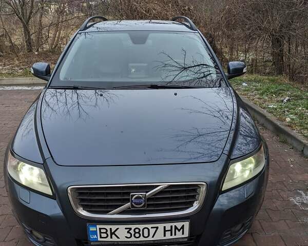 Сірий Вольво V50, об'ємом двигуна 1.6 л та пробігом 390 тис. км за 5700 $, фото 1 на Automoto.ua