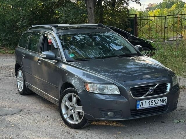 Сірий Вольво V50, об'ємом двигуна 2.4 л та пробігом 272 тис. км за 5000 $, фото 1 на Automoto.ua