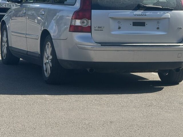 Серый Вольво В50, объемом двигателя 2.4 л и пробегом 3 тыс. км за 3000 $, фото 1 на Automoto.ua