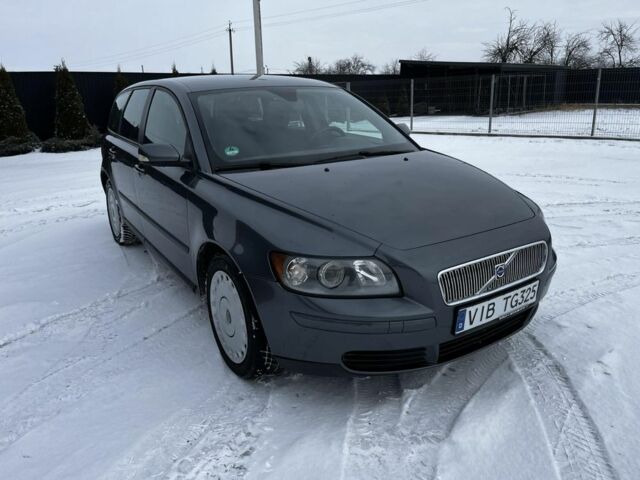 Сірий Вольво V50, об'ємом двигуна 2 л та пробігом 240 тис. км за 2600 $, фото 1 на Automoto.ua