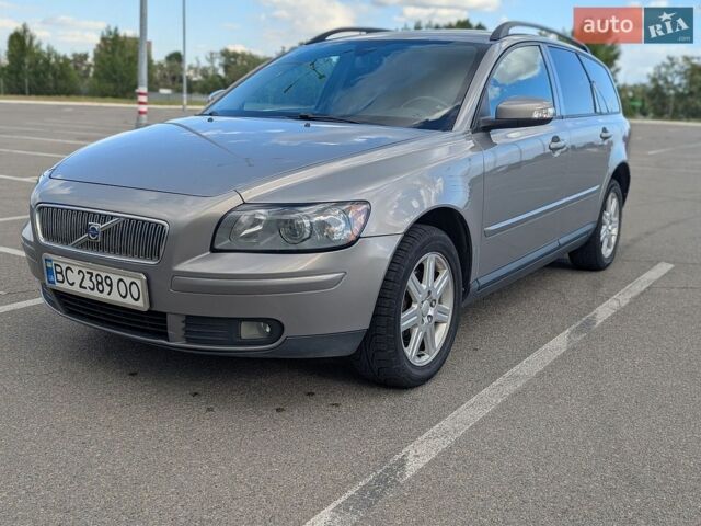 Сірий Вольво V50, об'ємом двигуна 1.56 л та пробігом 373 тис. км за 5200 $, фото 1 на Automoto.ua