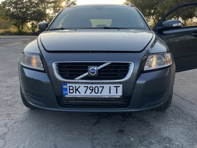 Сірий Вольво V50, об'ємом двигуна 0 л та пробігом 284 тис. км за 5900 $, фото 1 на Automoto.ua