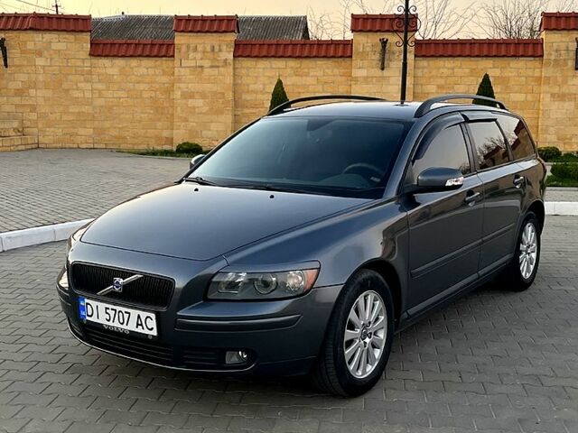 Сірий Вольво V50, об'ємом двигуна 2 л та пробігом 256 тис. км за 6500 $, фото 1 на Automoto.ua