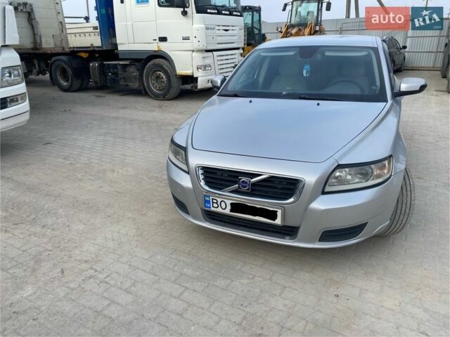 Серый Вольво В50, объемом двигателя 2 л и пробегом 308 тыс. км за 4700 $, фото 1 на Automoto.ua