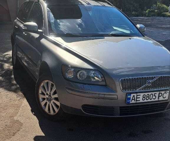 Серый Вольво В50, объемом двигателя 1.8 л и пробегом 235 тыс. км за 6600 $, фото 1 на Automoto.ua