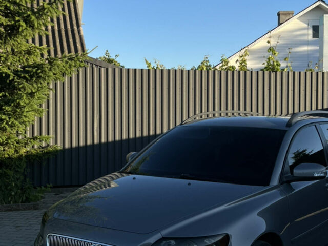 Сірий Вольво V50, об'ємом двигуна 2 л та пробігом 270 тис. км за 6300 $, фото 1 на Automoto.ua