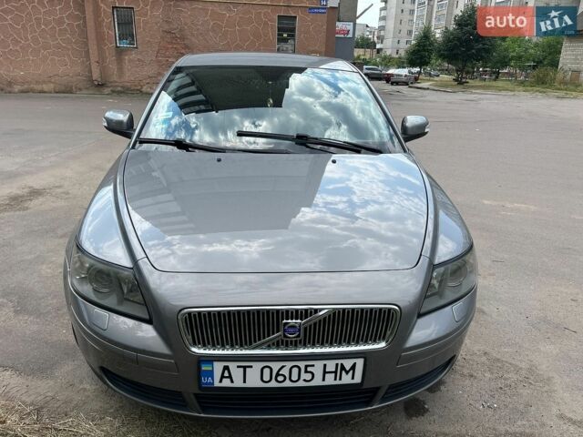 Сірий Вольво V50, об'ємом двигуна 2 л та пробігом 236 тис. км за 5500 $, фото 1 на Automoto.ua