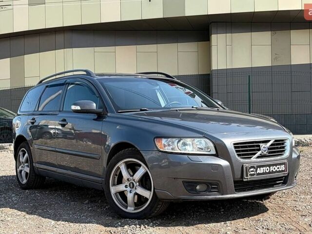 Сірий Вольво V50, об'ємом двигуна 2.4 л та пробігом 331 тис. км за 8490 $, фото 1 на Automoto.ua