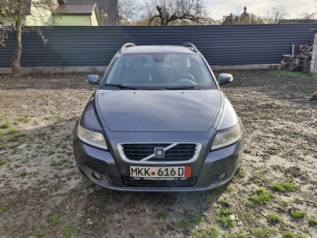 Серый Вольво В50, объемом двигателя 2 л и пробегом 322 тыс. км за 1650 $, фото 1 на Automoto.ua