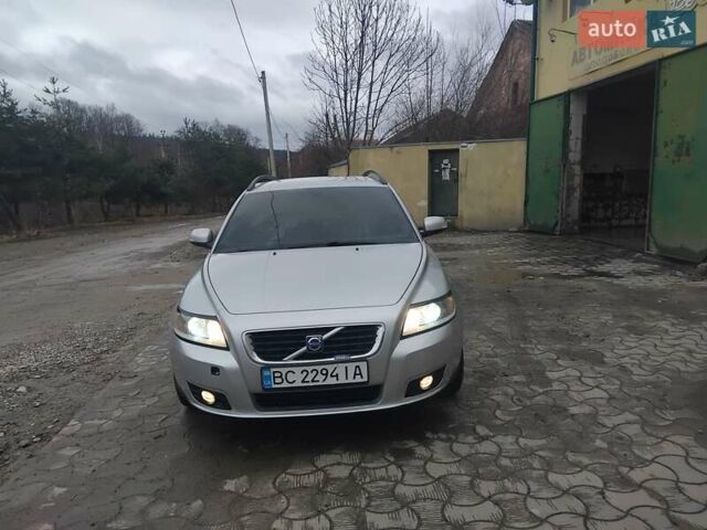 Сірий Вольво V50, об'ємом двигуна 1.56 л та пробігом 294 тис. км за 6800 $, фото 1 на Automoto.ua