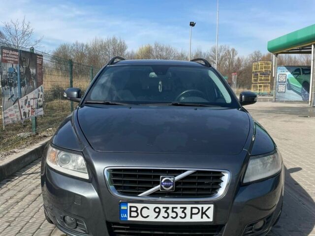 Серый Вольво В50, объемом двигателя 2 л и пробегом 240 тыс. км за 6300 $, фото 1 на Automoto.ua