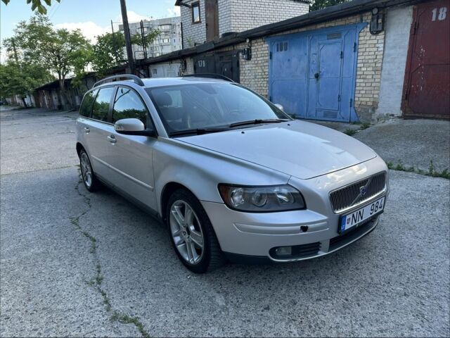 Сірий Вольво V50, об'ємом двигуна 2 л та пробігом 220 тис. км за 2500 $, фото 1 на Automoto.ua