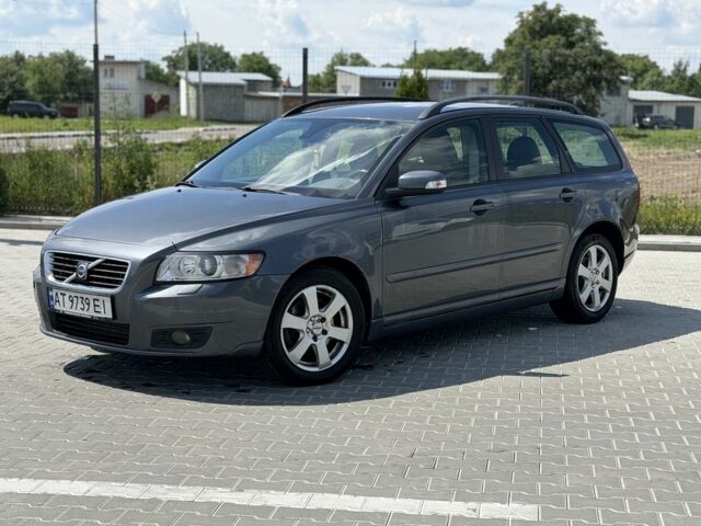 Сірий Вольво V50, об'ємом двигуна 2 л та пробігом 320 тис. км за 4150 $, фото 1 на Automoto.ua