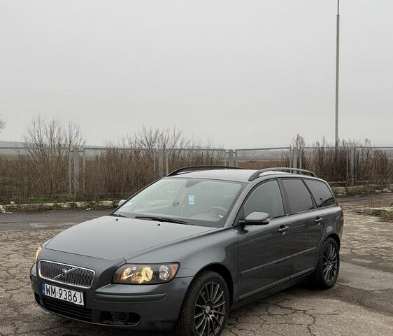 Серый Вольво В50, объемом двигателя 1.6 л и пробегом 300 тыс. км за 3250 $, фото 1 на Automoto.ua
