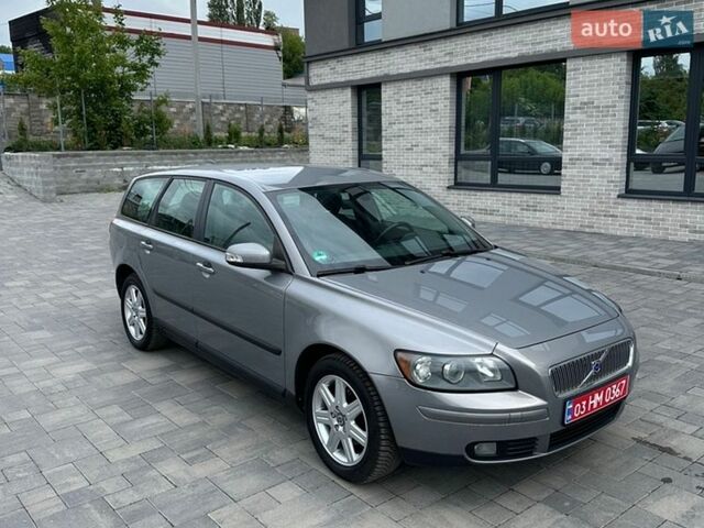 Сірий Вольво V50, об'ємом двигуна 1.8 л та пробігом 215 тис. км за 5800 $, фото 1 на Automoto.ua