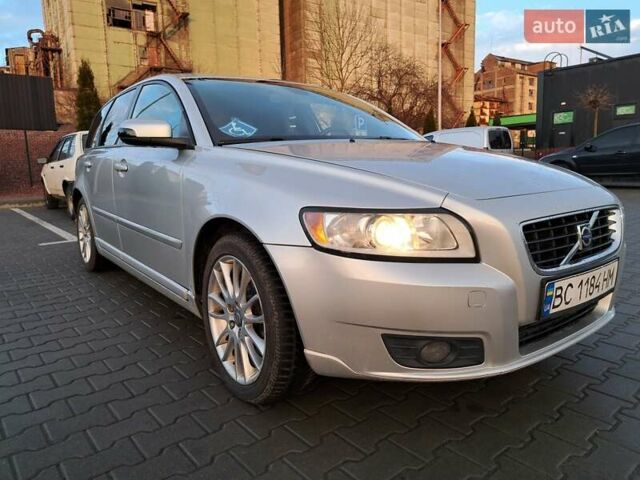 Серый Вольво В50, объемом двигателя 2 л и пробегом 265 тыс. км за 7200 $, фото 1 на Automoto.ua