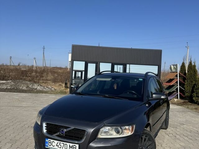 Серый Вольво В50, объемом двигателя 1.6 л и пробегом 325 тыс. км за 5999 $, фото 1 на Automoto.ua