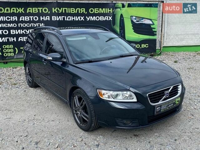 Серый Вольво В50, объемом двигателя 1.56 л и пробегом 217 тыс. км за 7000 $, фото 1 на Automoto.ua
