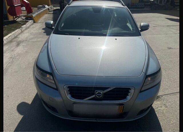 Сірий Вольво V50, об'ємом двигуна 2 л та пробігом 230 тис. км за 4400 $, фото 1 на Automoto.ua